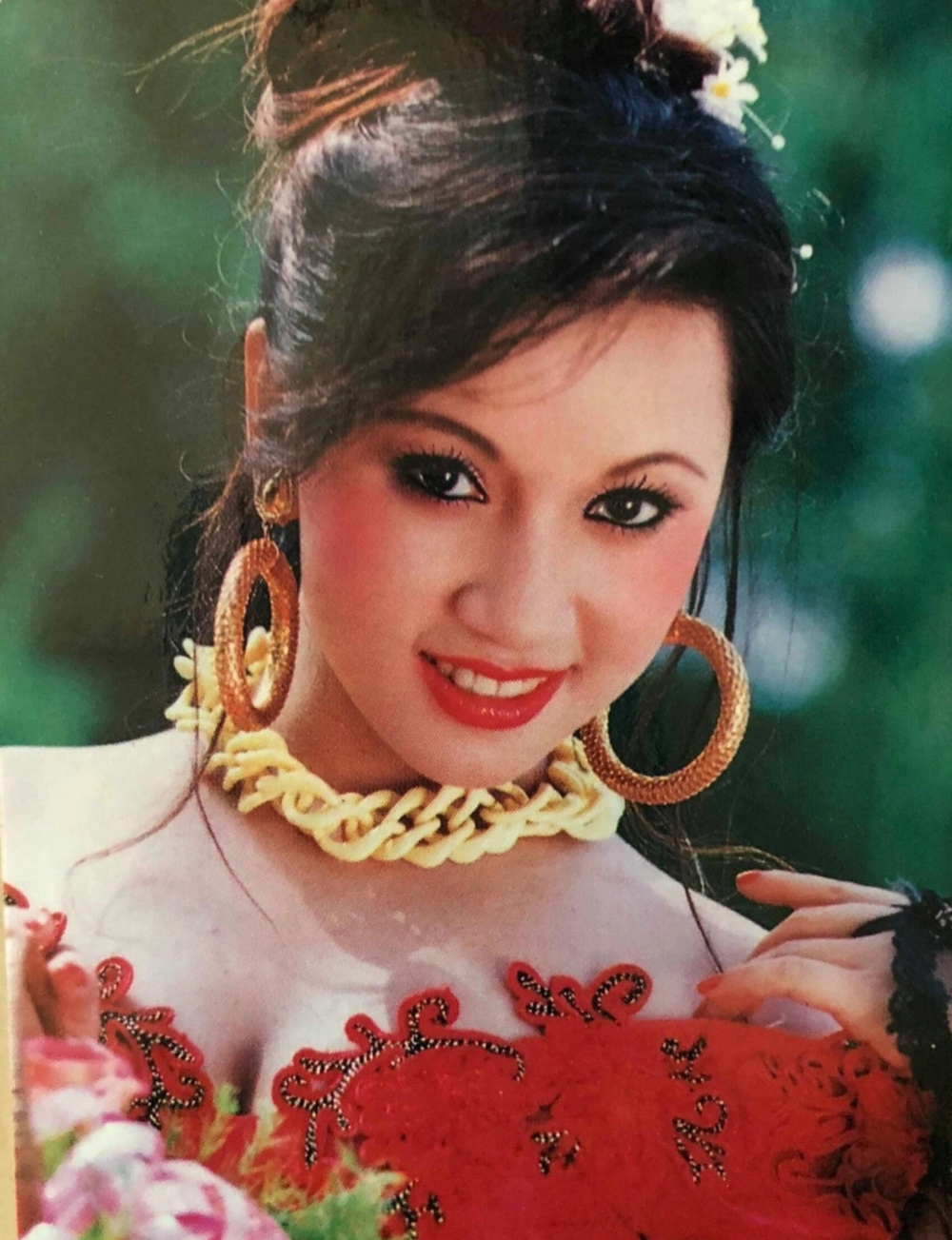 Tên tuổi cô được xếp vào "tứ đại mỹ nhân" thập niên 90 cùng Việt Trinh, Diễm Hương, Diễm My 6X.