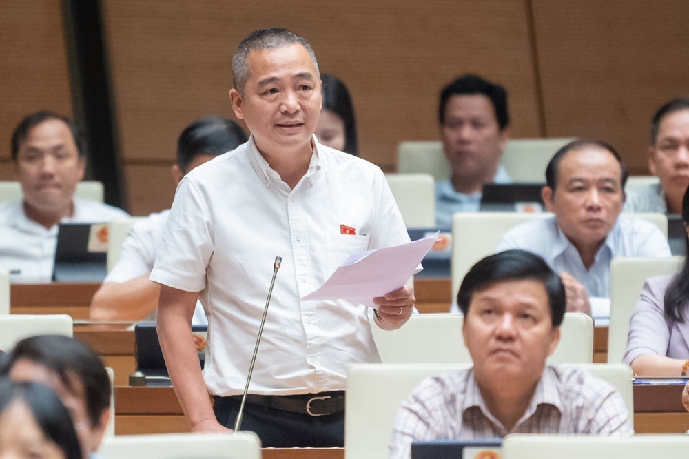 Đại biểu Nguyễn Lân Hiếu (Đoàn Bình Định) đã nêu ý tranh luận