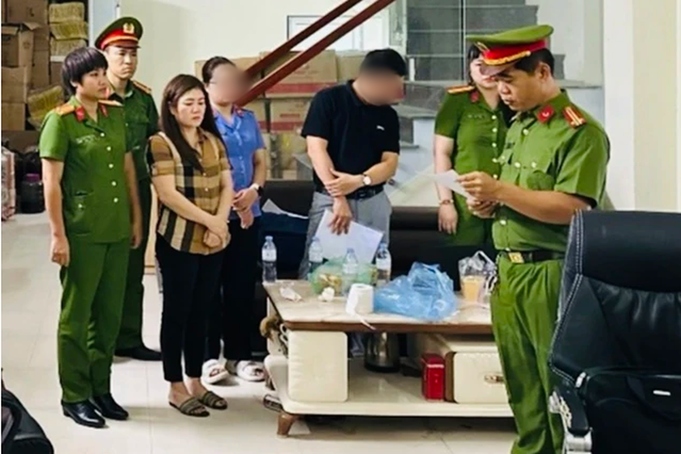 Đọc lệnh khởi tố, bắt tạm giam Phạm Mỹ Hạnh