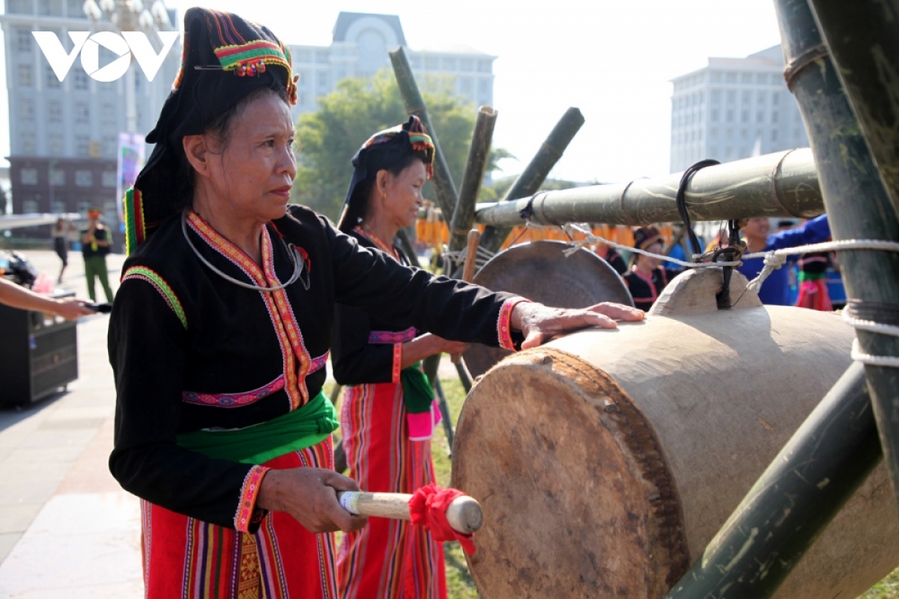 Drum beating and gong beating are indispensable during the festival