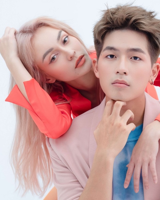 Về chuyện đời tư, Quốc Anh và ca sĩ Mlee từng vướng tin đồn hẹn hò. Trên trang cá nhân, cả hai thoải mái thể thiện sự thân thiết với cách xưng hô "chị - em". Tuy nhiên đến nay nam diễn viên vẫn chưa chính thức xác nhận hay công khai bạn gái.