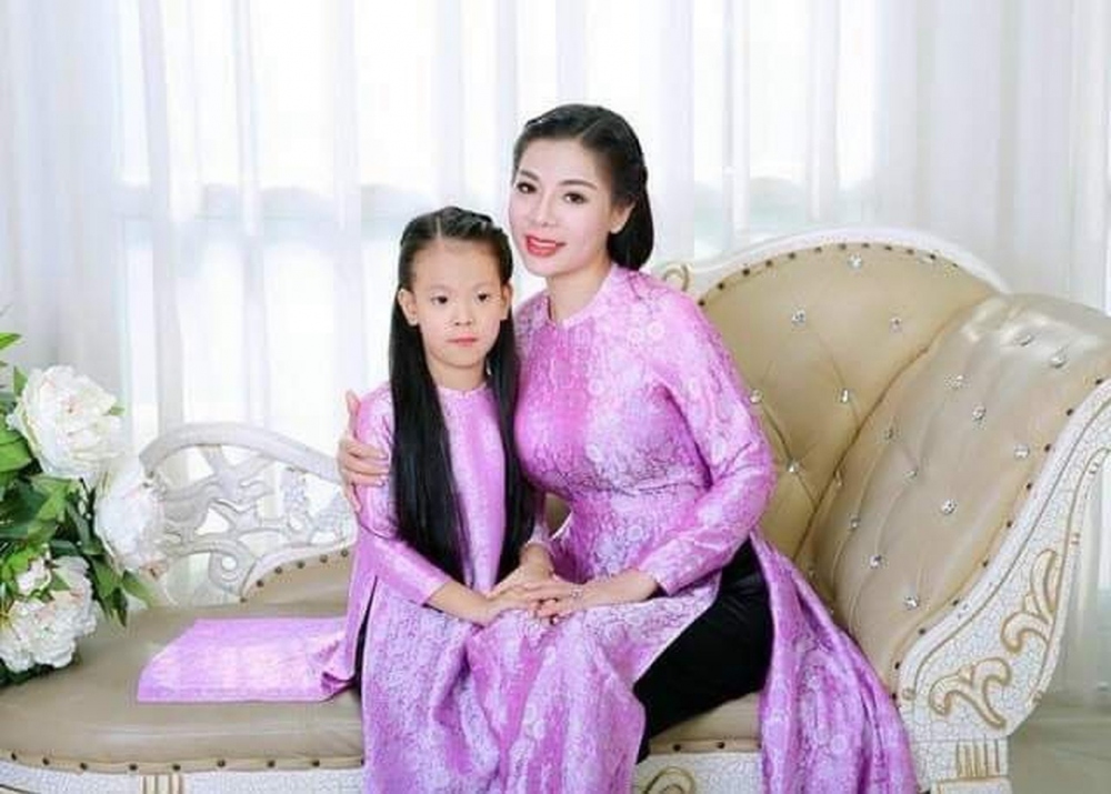 Diễn viên Phan Thu Hằng và con gái (Ảnh: Nhân vật cung cấp).
