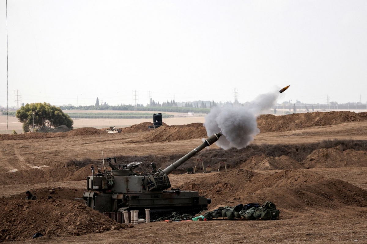 Israel pháo kích vào dải Gaza (Ảnh: Reuters)