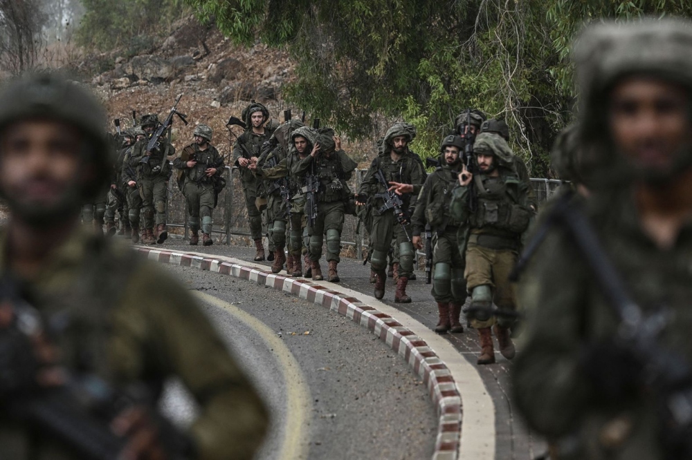 Quân đội của Israel được triển khai ngay sau khi Thủ tướng Israel tuyên bố chiến tranh.
