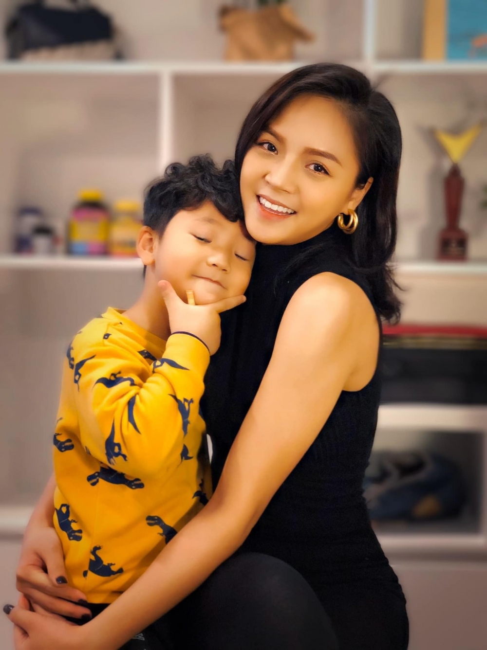 Thu Quỳnh và con trai đầu lòng.