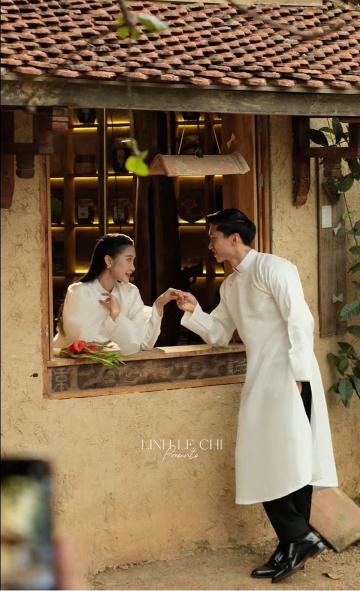 Đoàn Văn Hậu và Doãn Hải My là cặp đôi đẹp được nhiều người yêu mến bóng đá Việt quan tâm. Sắp tới, cặp đôi sẽ tổ chức hôn lễ tại sân bóng ở thôn Cổ Trai, xã Hồng Minh, huyện Hưng Hà, tỉnh Thái Bình. (Nguồn: VTC News)