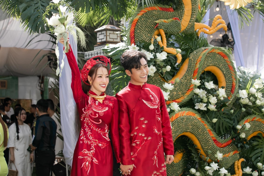 Cặp sao làm đám hỏi hôm 1/11, tiệc cưới ở bãi biển Cam Ranh (Khánh Hòa) hôm 4/11 và lễ cưới tại TP HCM hôm 6/11.