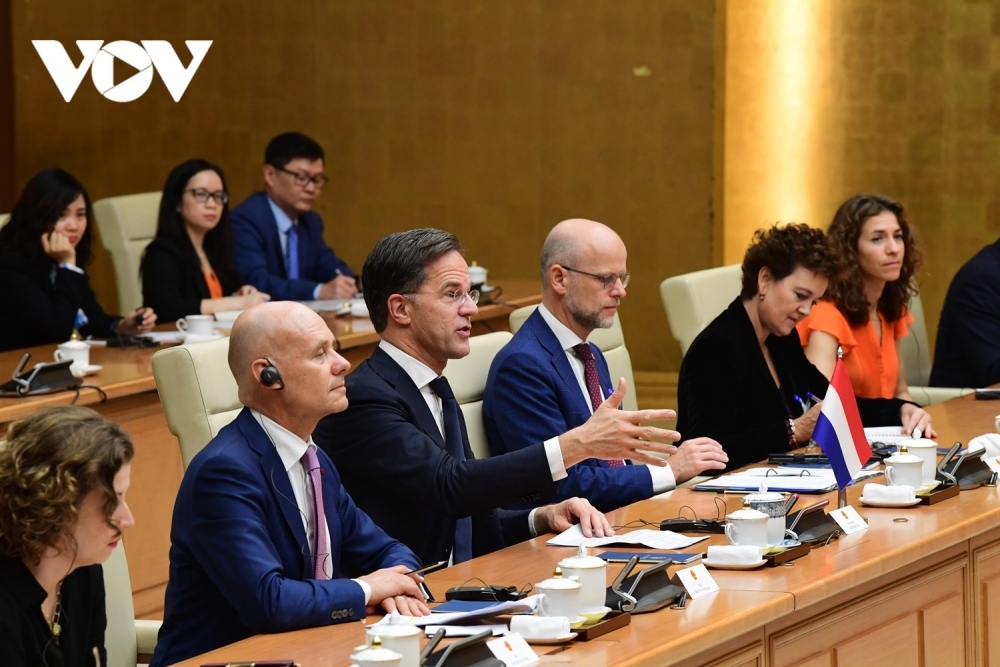 The two PMs also agree to bring into full play the potential for cooperation in high technology, manufacturing semiconductor components, building digital platforms and telecommunications ecosystems, and applying artificial intelligence and information technology. At the same time, they consent to expand cooperation in potential fields such as exploration and exploitation of important minerals.