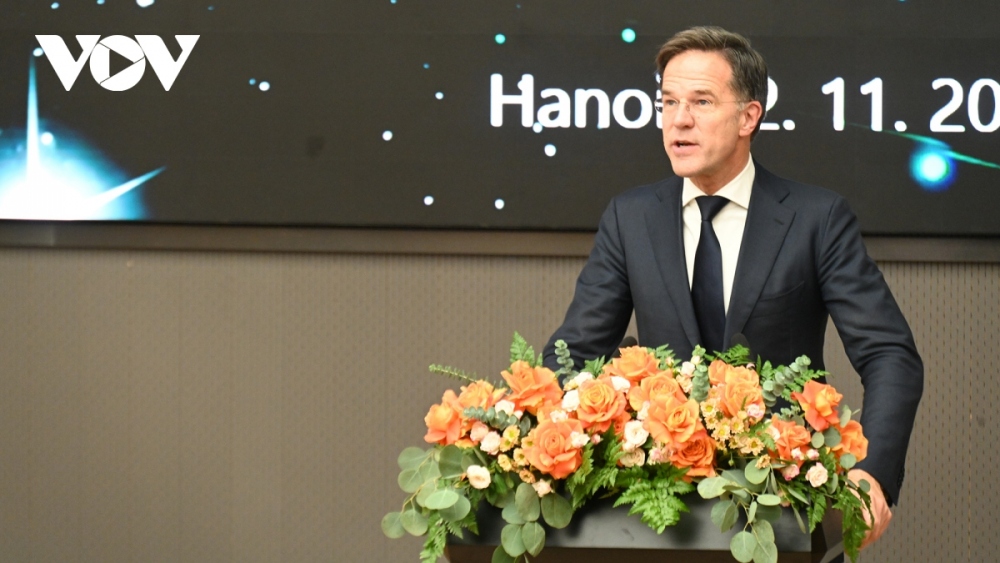 Attending the Vietnam - Netherlands high-tech forum and the 2023 green economy forum held on the same day, PM Rutte expresses his joy that Vietnam has built a national innovation center and a national research and development center, just 11 months after PM Chinh’s visit to the Netherlands’ high-tech campus. He says many of nearly 30 leading high-tech firms that accompany him this time have started to undertake investment projects, or have developed plans to invest in Vietnam.