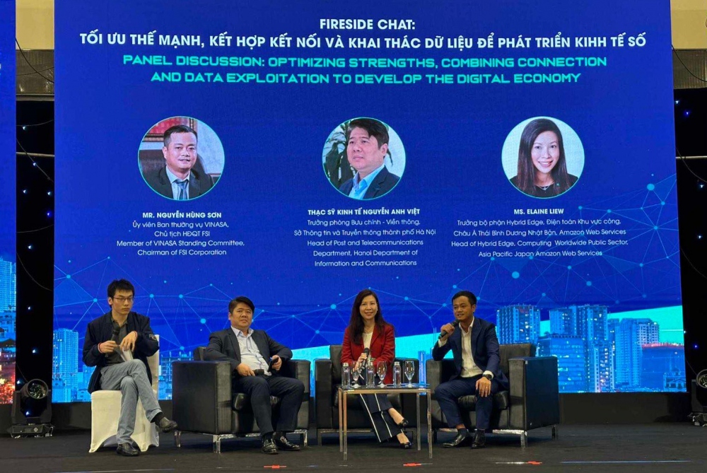 Các diễn giả trong và ngoài nước tham luận tại hội nghị