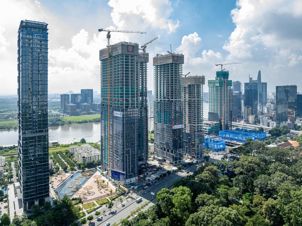 Lake là tòa đầu tiên hoàn thiện trong khu phức hợp dự án Grand Marina Saigon – dự án bất động sản hàng hiệu lớn nhất thế giới của Marriott International