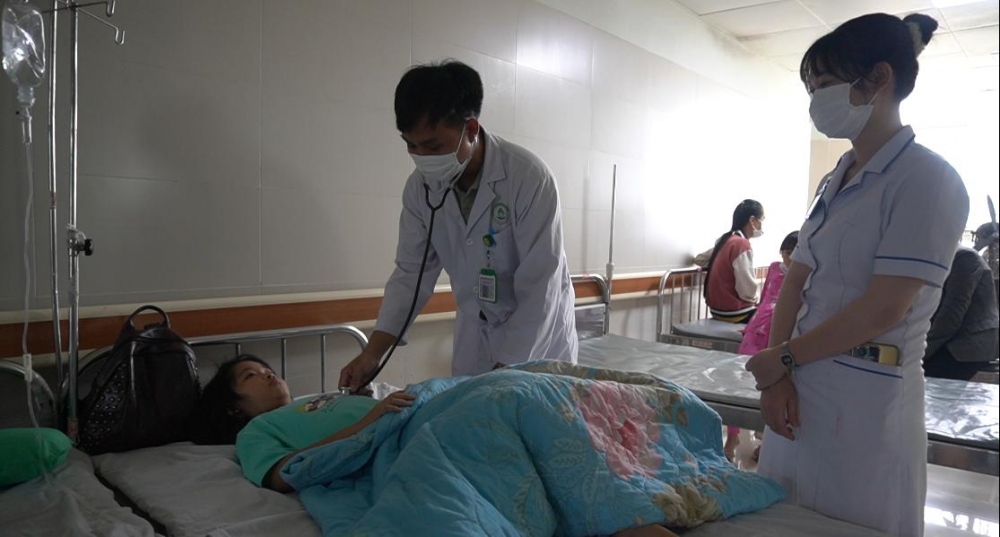Còn gần 20 em học sinh vẫn nằm viện để tiếp tục theo dõi