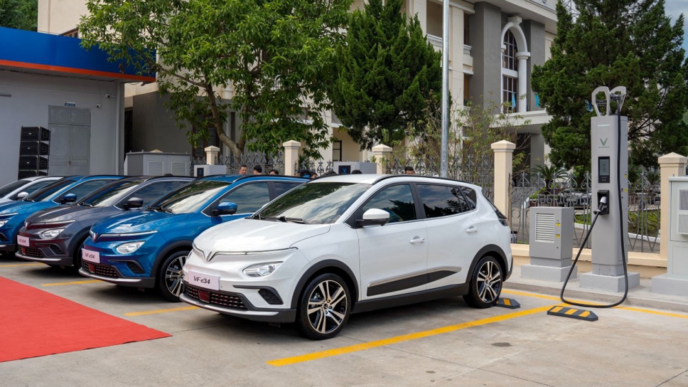 VinFast đang phủ sóng mạng lưới trạm sạc xe điện trên 106 tuyến quốc lộ và hàng loạt tuyến cao tốc Việt Nam