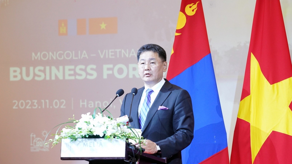 Tổng thống Mông Cổ Ukhnaagiin Khurelsukh phát biểu tại Diễn đàn Doanh nghiệp Việt Nam - Mông Cổ. Ảnh: V.Q