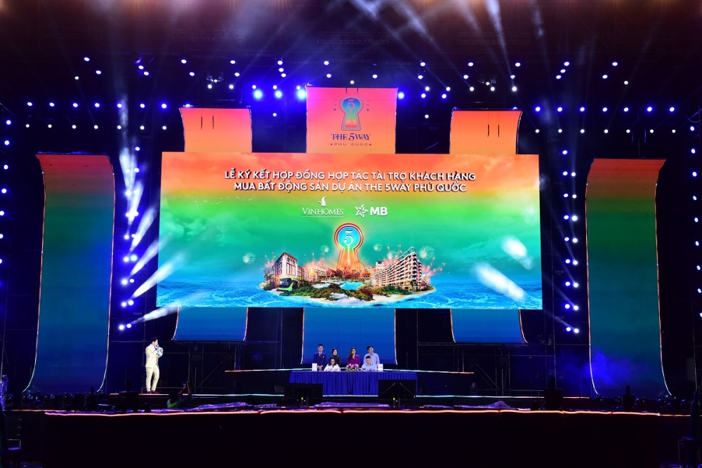 Một hình ảnh ấn tượng khác của Tinh vân Chiếc Nhẫn được công bố ngày 4/8.