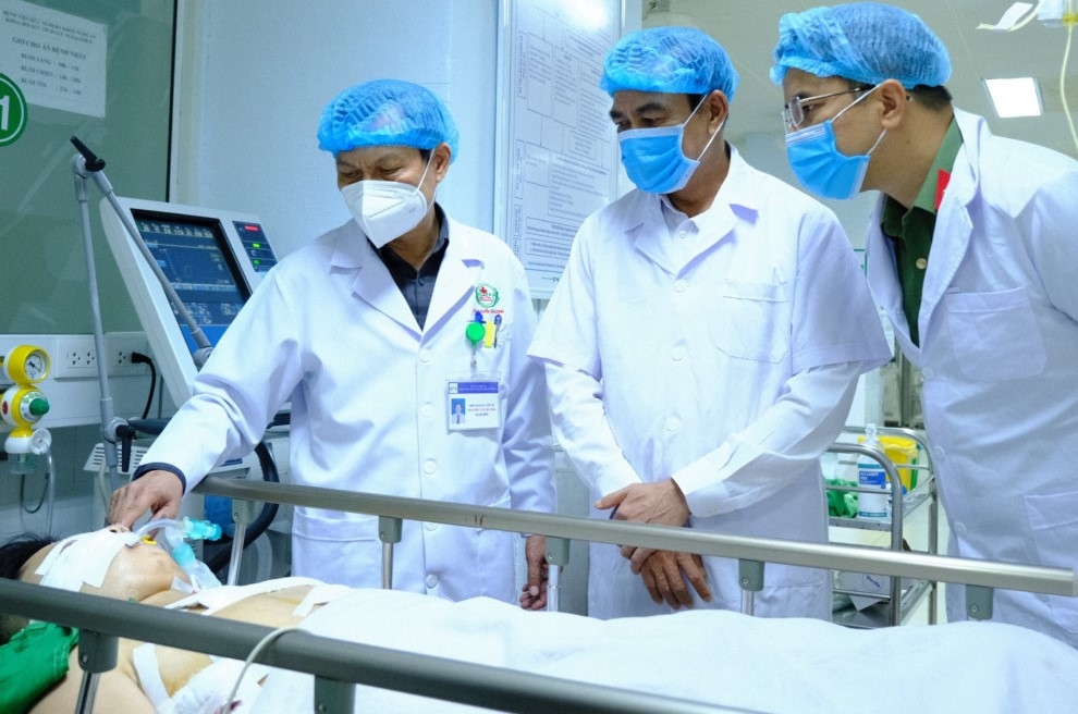 Được cấp cứu kịp thời hiện Thượng úy Hiếu đã qua cơn nguy kịch.