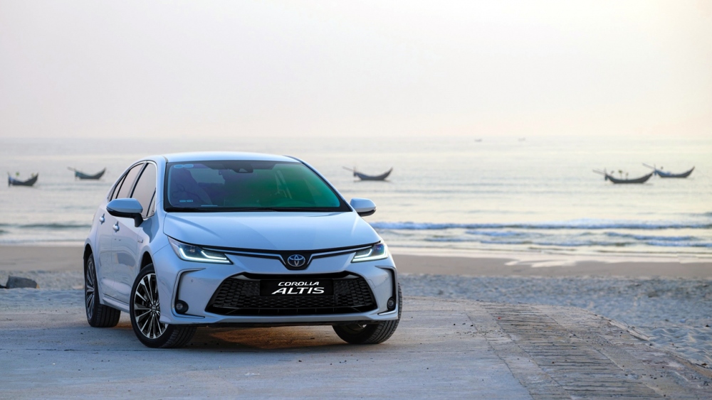 Phiên bản Altis Hybrid 2023 được Toyota Việt Nam bổ sung camera 360 độ