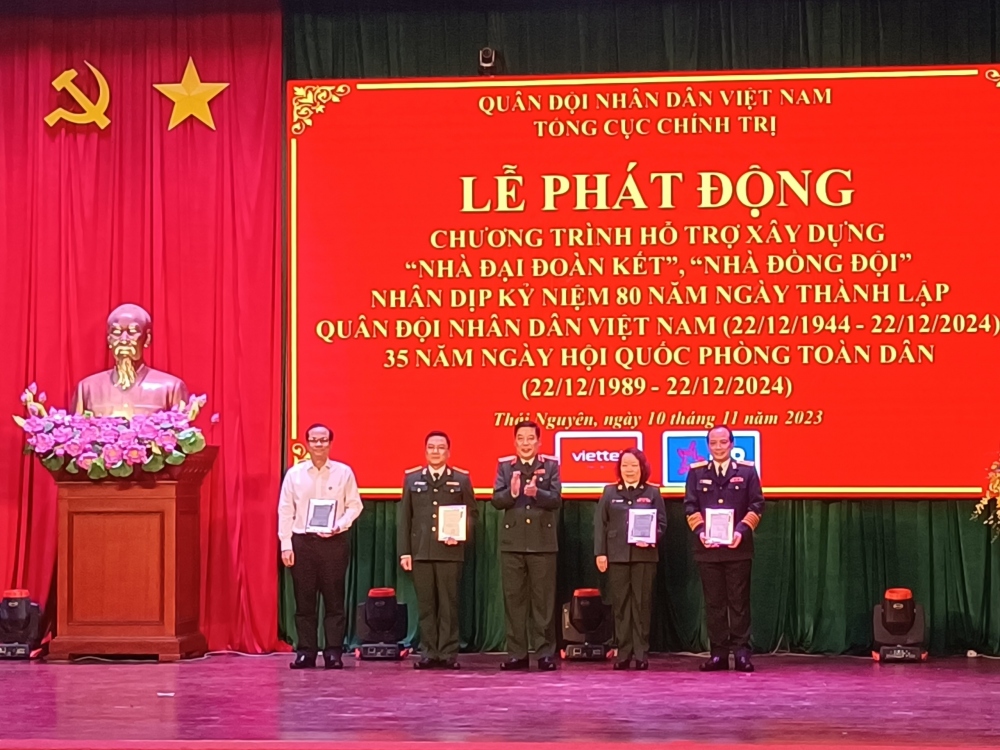 Lễ phát động Chương trình hỗ trợ xây dựng “Nhà Đại đoàn kết”, “Nhà Đồng đội” nhân dịp kỷ niệm 80 năm Ngày thành lập Quân đội nhân dân Việt Nam và 35 năm Ngày hội Quốc phòng toàn dân. 