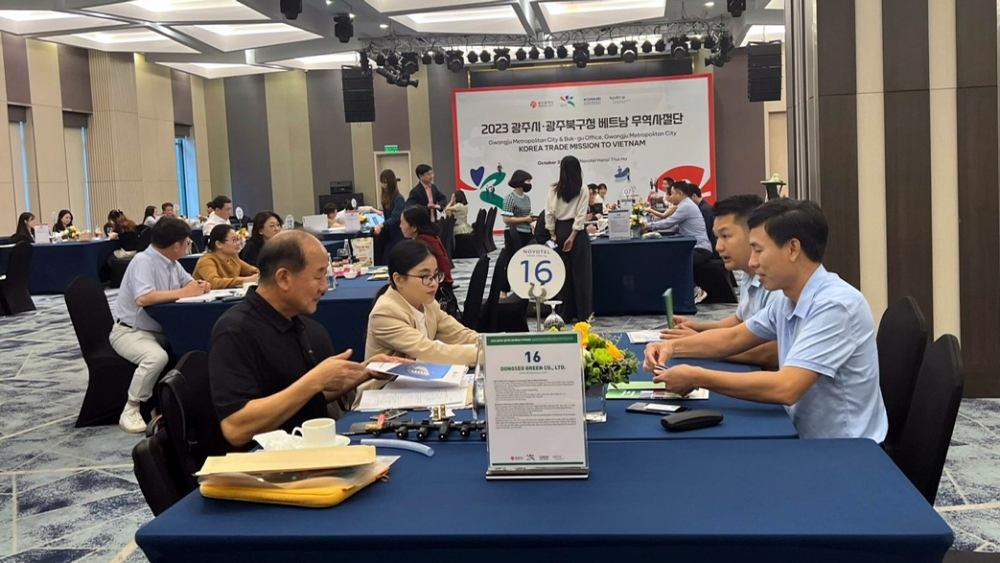 Hoạt động giao thương của đoàn doanh nghiệp quận Buk-Gu và thành phố Gwangju, Hàn Quốc
tại Hà Nội - Ảnh: Kotra