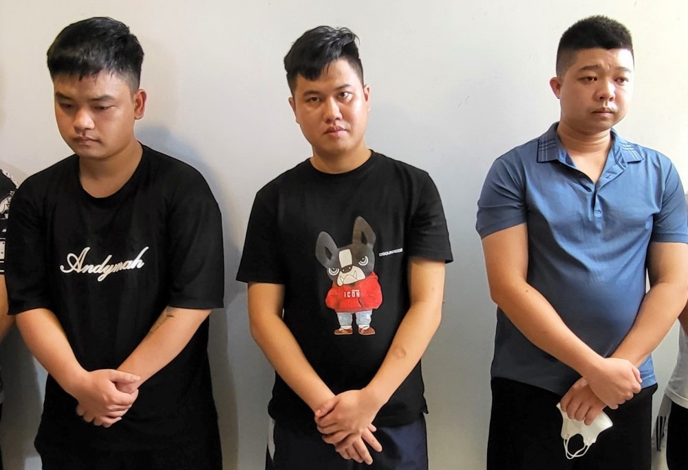 Các đối tượng trong đường dây làm giả giấy tờ quy mô lớn.