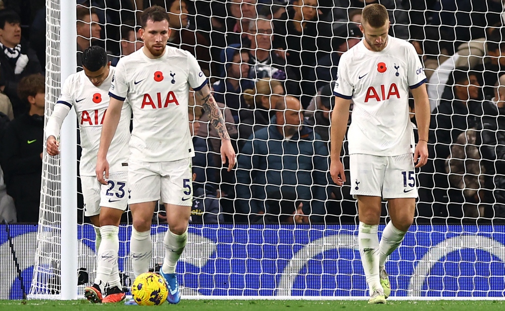 Tottenham chính thức mất ngôi đầu bảng sau trận thua Chelsea. (Ảnh: Reuters)