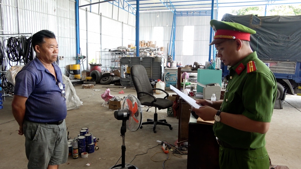 Đọc lệnh bắt tạm giam bi can Đặng Văn Công