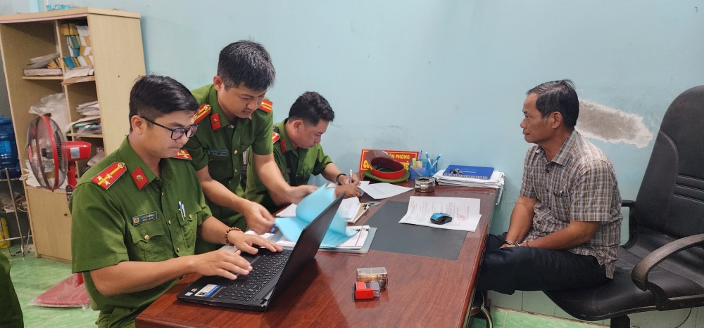 Bắt tạm giam 4 tháng đối với ông Trần Thiện Thi, Trưởng văn phòng công chứng An Biên