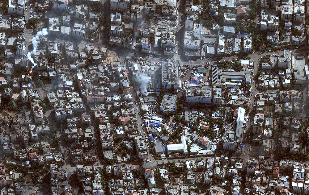 Hình ảnh vệ tinh cho thấy bệnh viện Al Shifa trong cuộc giao tranh giữa Israel và lực lượng Hamas ngày 11/11. Ảnh: Reuters