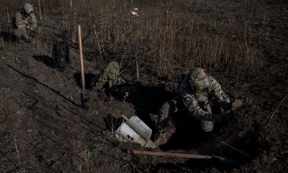 Binh sĩ Nga hoạt động ở Kherson. Ảnh: Reuters.