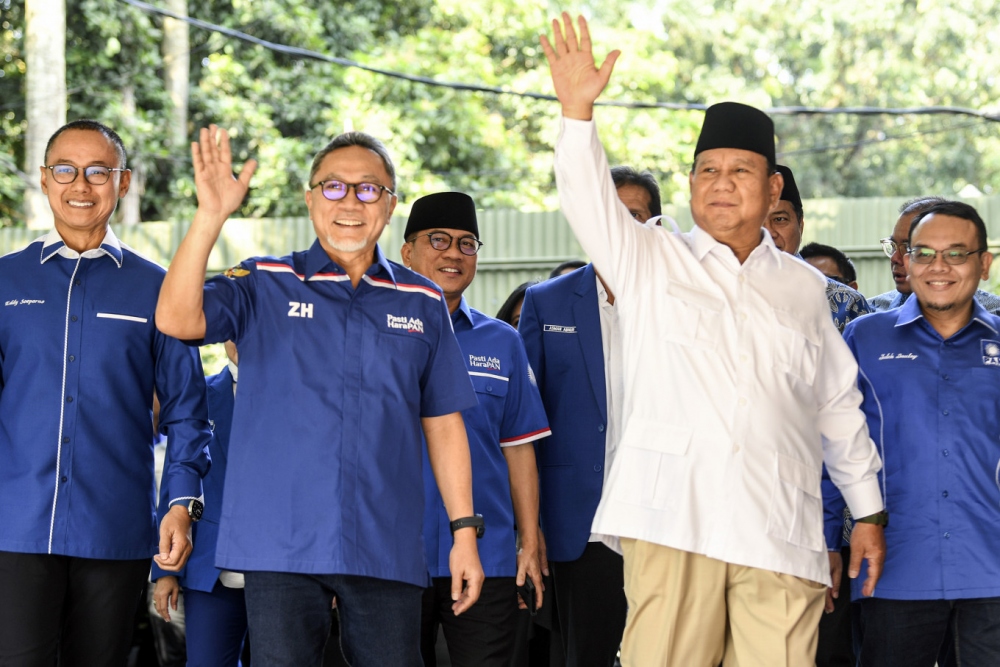 Bộ trưởng Quốc phòng Indonesia Prabowo Subianto (áo trắng) ra tranh cử Tổng thống 2024 (Ảnh: Antara News)