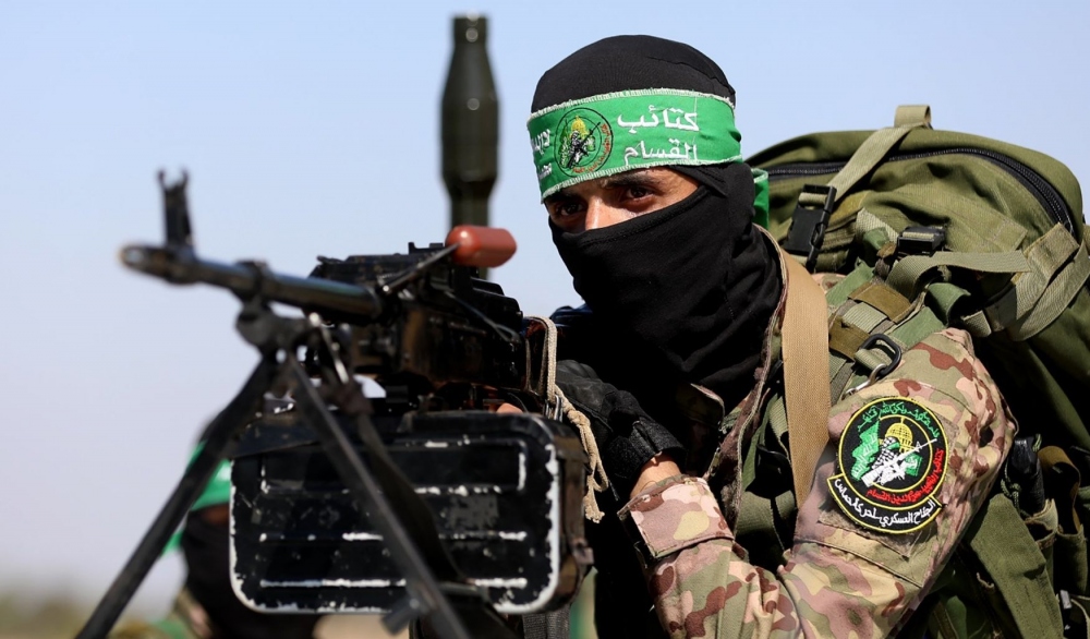 Một chiến binh Hamas bên súng máy. Ảnh: Zuma Press.