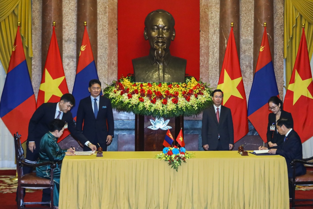 Chủ tịch nước Võ Văn Thưởng chúc mừng tỉnh Kaluga về các thành tựu đạt được thời gian qua.