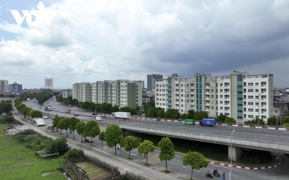 5 tòa chung cư với hàng trăm căn hộ thuộc dự án giãn dân nằm ở phường Thượng Thanh, quận Long Biên, Hà Nội bị bỏ hoang hơn 10 năm nay