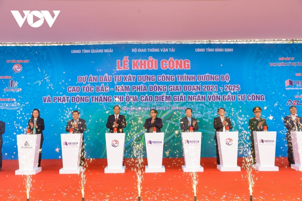 Thủ tướng phát lệnh khởi công đồng loạt 12 dự án đường bộ cao tốc Bắc - Nam đầu năm 2023.