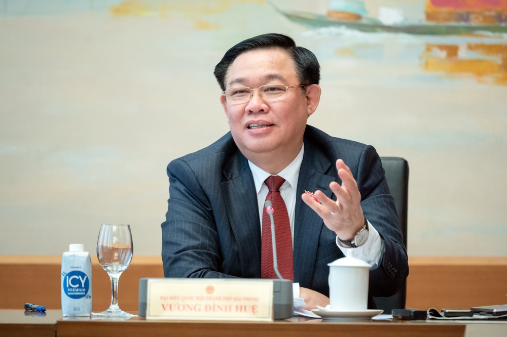 Chủ tịch Quốc hội Vương Đình Huệ thảo luận ở tổ về dự án Luật Bảo hiểm xã hội (sửa đổi)