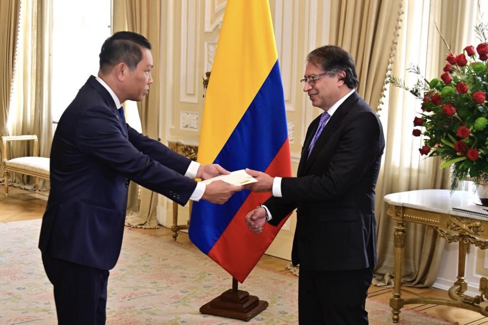 Đại sứ Vũ Trung Mỹ trình quốc thư lên Tổng thống Columbia