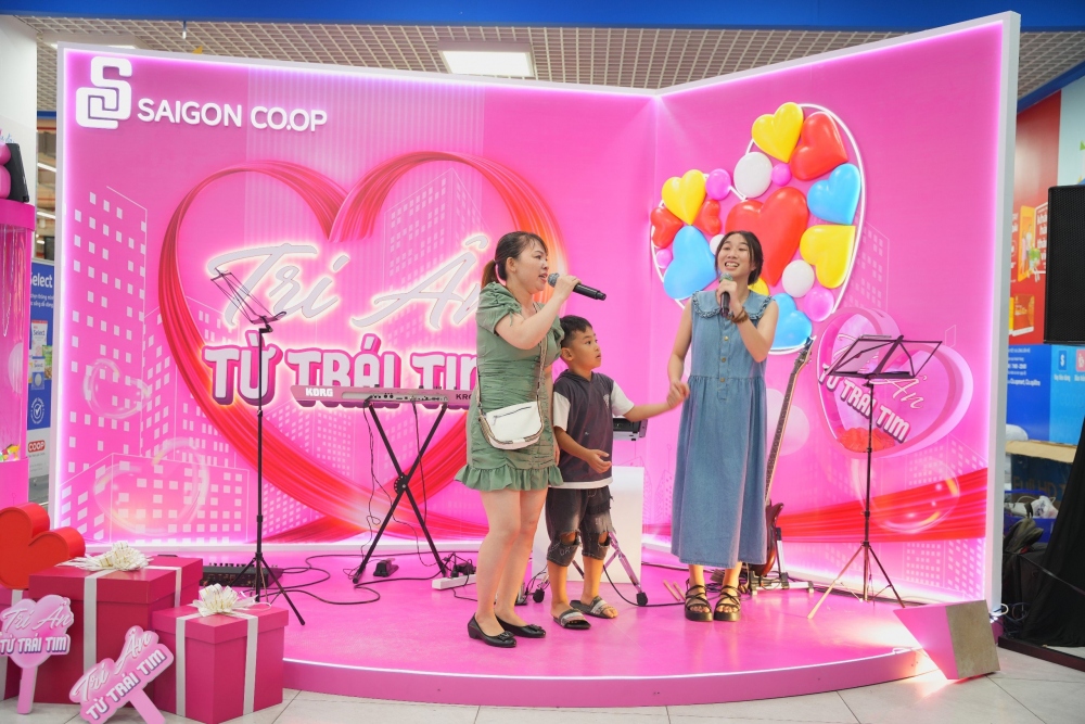 Đêm nhạc acoustic thu hút khách hàng trẻ