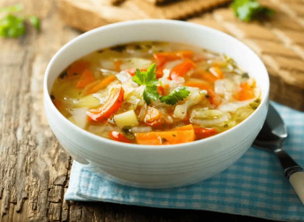 Bổ sung protein cho cơ thể: Các món súp như mì gà, thịt bò hầm nấu chậm, ramen, cà ri, gà fajita hoặc thịt lợn và đậu đều chứa nhiều protein. Súp có thể là một nguồn protein đáng kể, đặc biệt nếu nó được làm bằng nước hầm xương.
