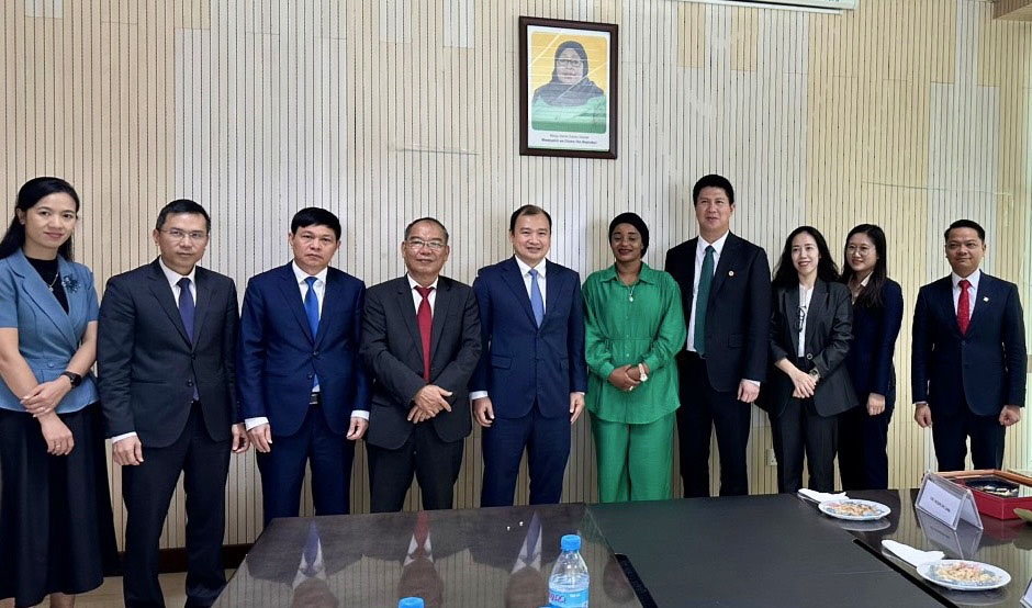 Đoàn đại biểu thăm và làm việc tại Tanzania - Ảnh do đoàn cung cấp