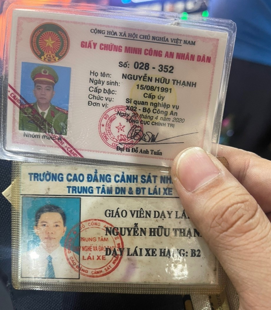 Giấy Chứng minh công an nhân dân giả mang tên Nguyễn Hữu Thạnh