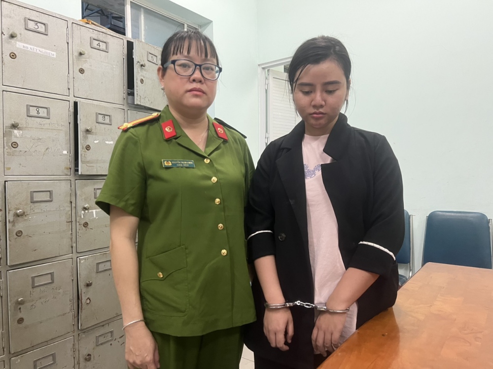 Trần Thị Trúc My tại cơ quan công an. 