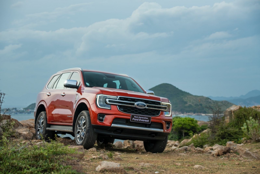 Khách hàng mua xe Ford Everest sẽ được hưởng ưu đãi 100% lệ phí trước bạ