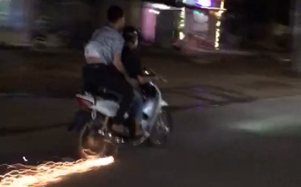 Gây rối trật tự công cộng, gây nguy hiểm cho người đi đường