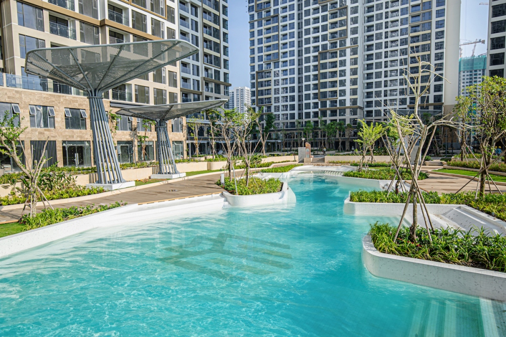 Thiết kế hồ bơi phi thuyền dài 65m vượt chuẩn Olympic – một trong hàng loạt tiện ích nội khu ấn tượng của dự án LUMIÈRE Boulevard