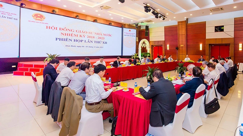 Hội đồng Giáo sư nhà nước họp.