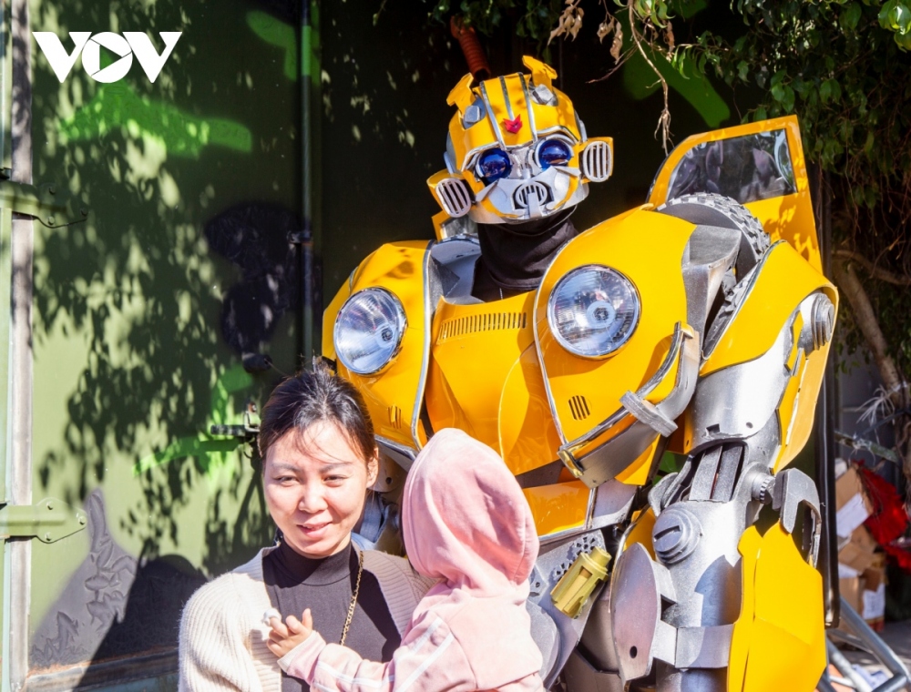 The character is a member of the Autobots, a group of sentient, self-configuring, modular extraterrestrial robotic lifeforms.