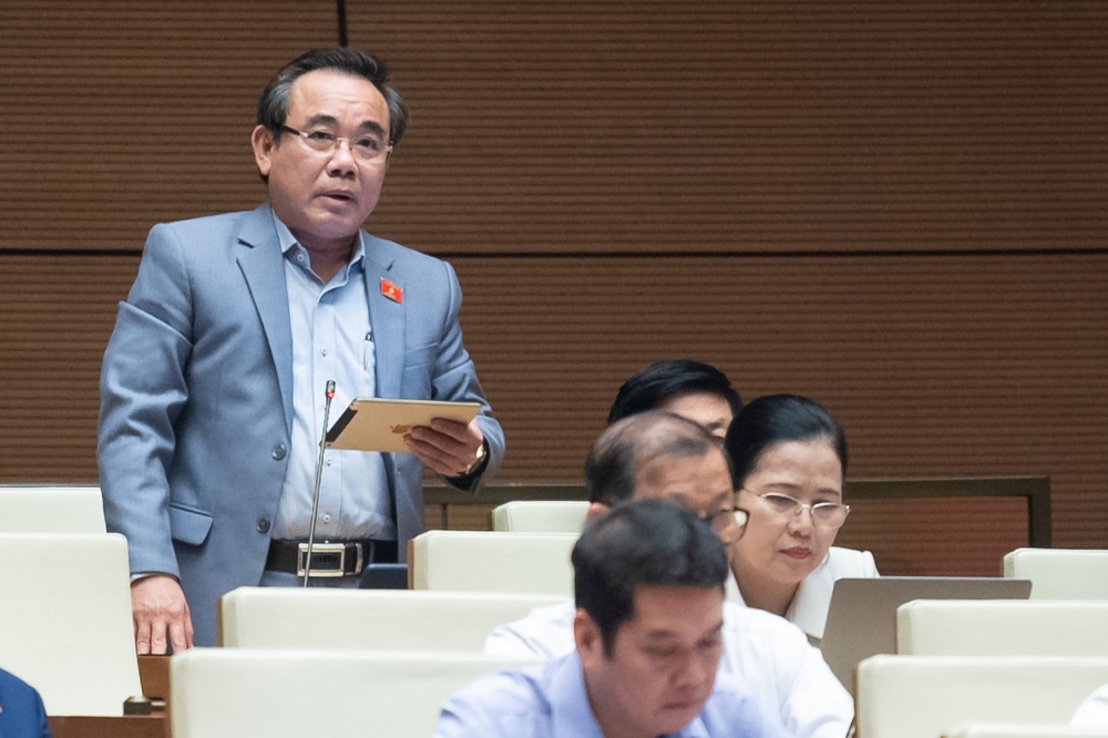 Đại biểu Lê Hữu Trí (Đoàn ĐBQH tỉnh Khánh Hòa) nêu ý kiến