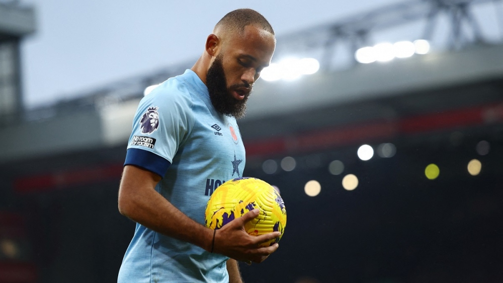 Dù vậy, Brentford cũng sẵn sàng phản công nhờ tốc độ của Mbeumo. Hàng thủ Liverpool có nhiều tình huống phải vất vả. 