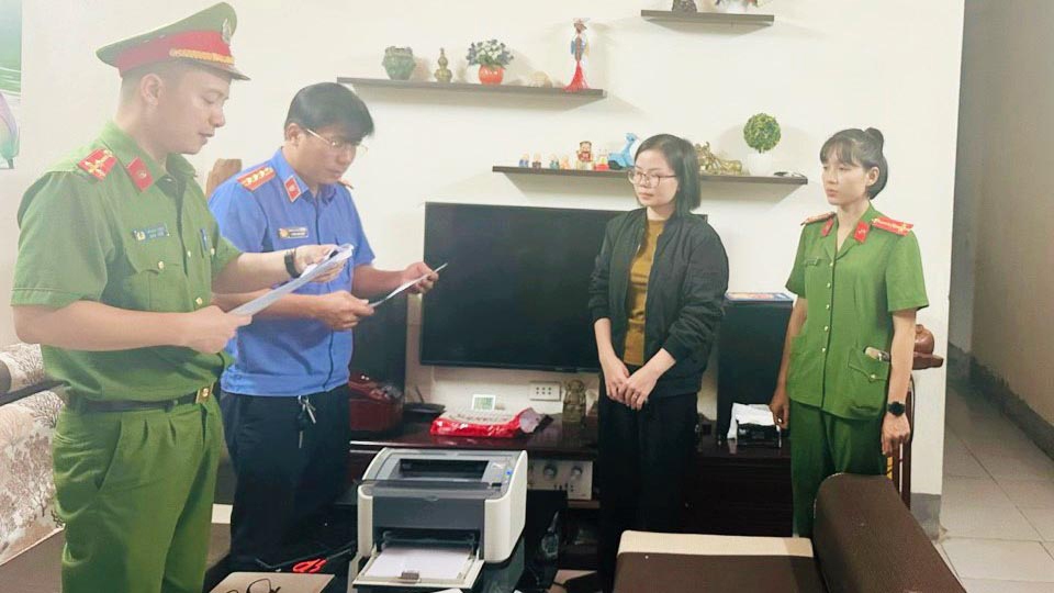 Cơ quan chức năng khám xét nơi ở của Lê Thị Hiền