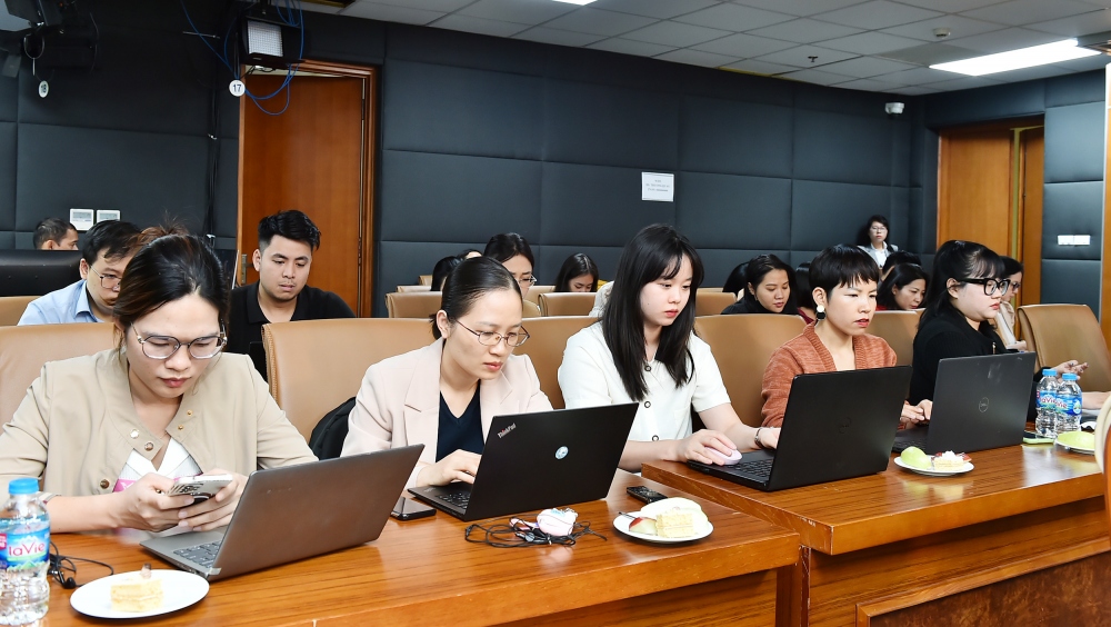 Phóng viên báo chí tác nghiệp tại hội thảo. Ảnh: Trần Hiệp